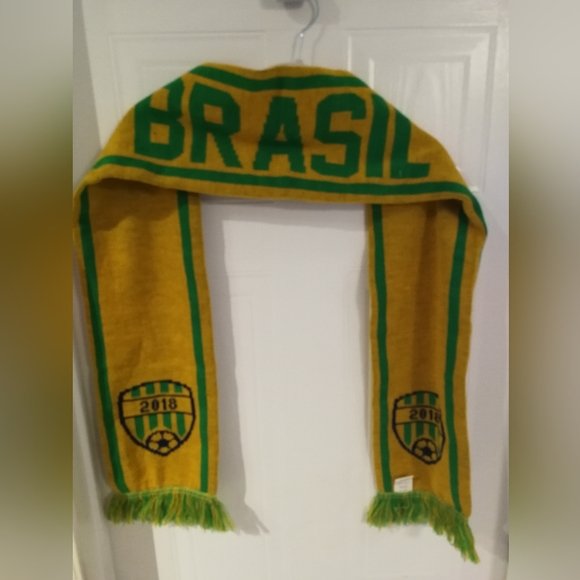 Brazil Brasil 2018 yellow green soccer football fan scarf with fringe - Picture 5 of 6